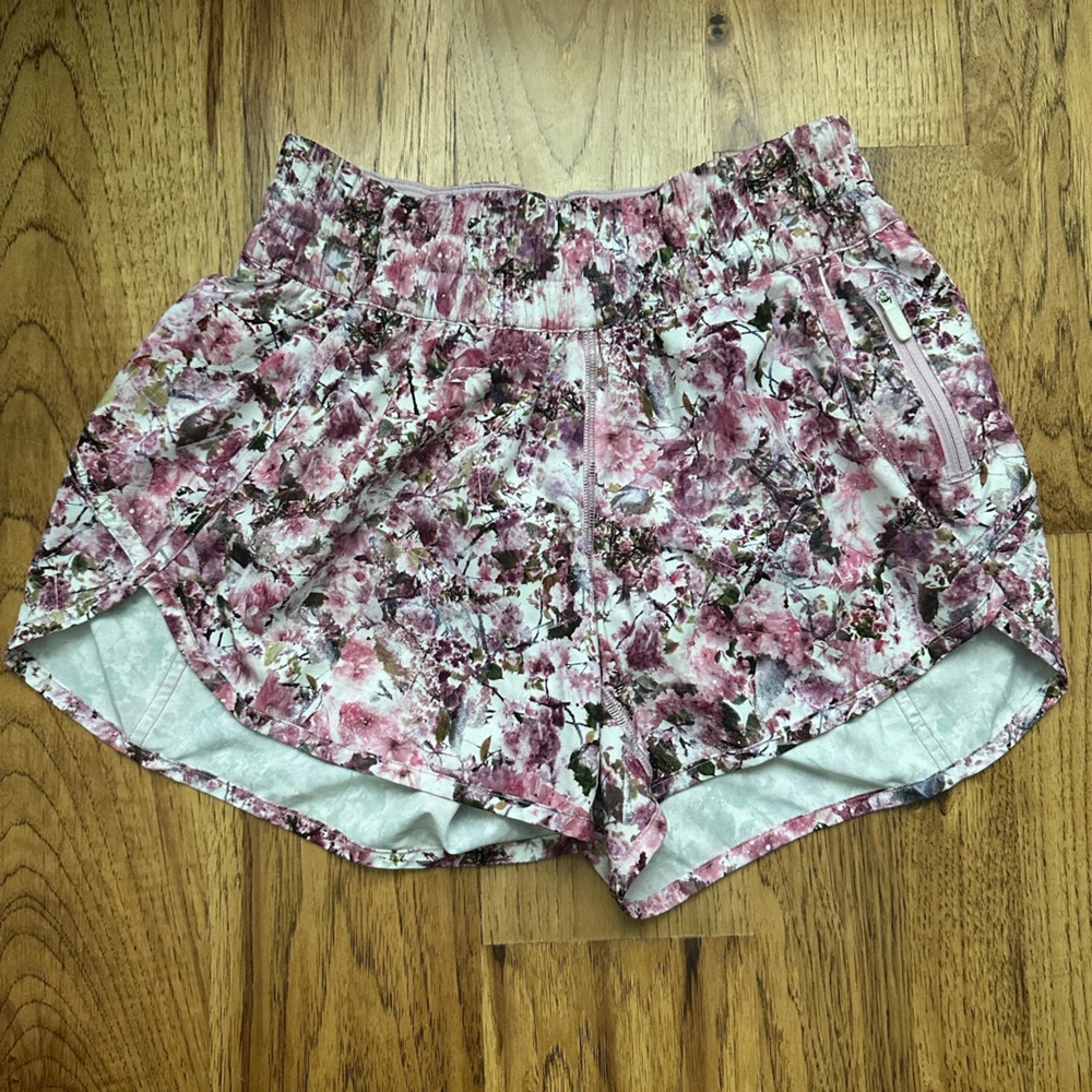 Lululemon tracker shorts in blossom spritz multi
